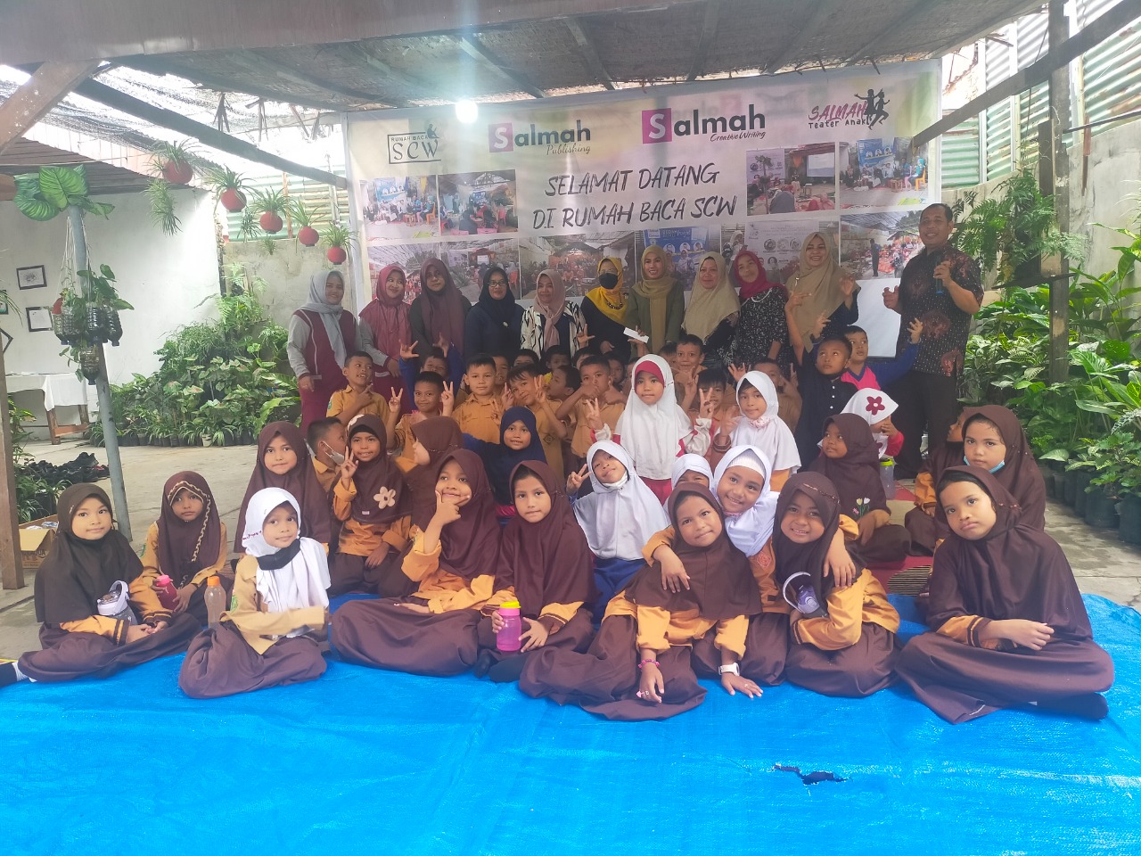 Foto / Rumah Baca SCW Gelar Kegiatan Mendongeng bersama Kakak Dadang dan Siswa SDN 153 Pekanbaru